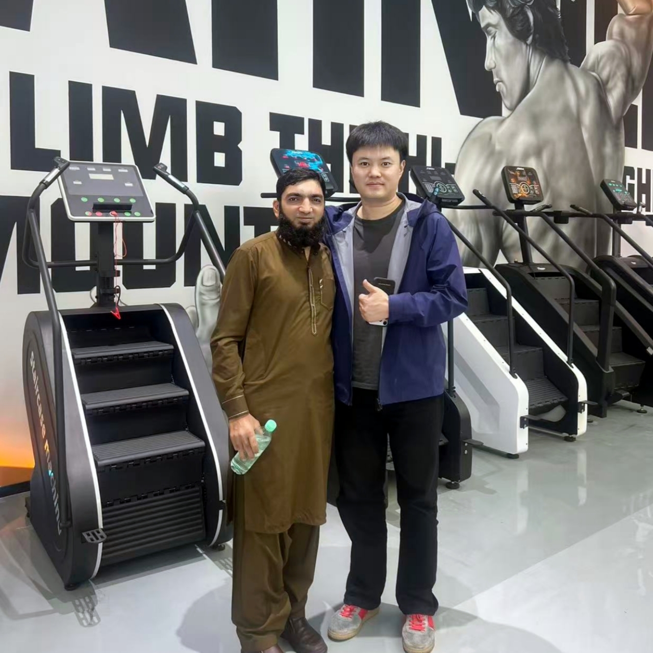 yingruis Fitness Equipment Technology Co., Ltd. пәкістандық тұтынушыларға арналған 30 қисық жүгіру жолының тапсырысын сәтті аяқтады.