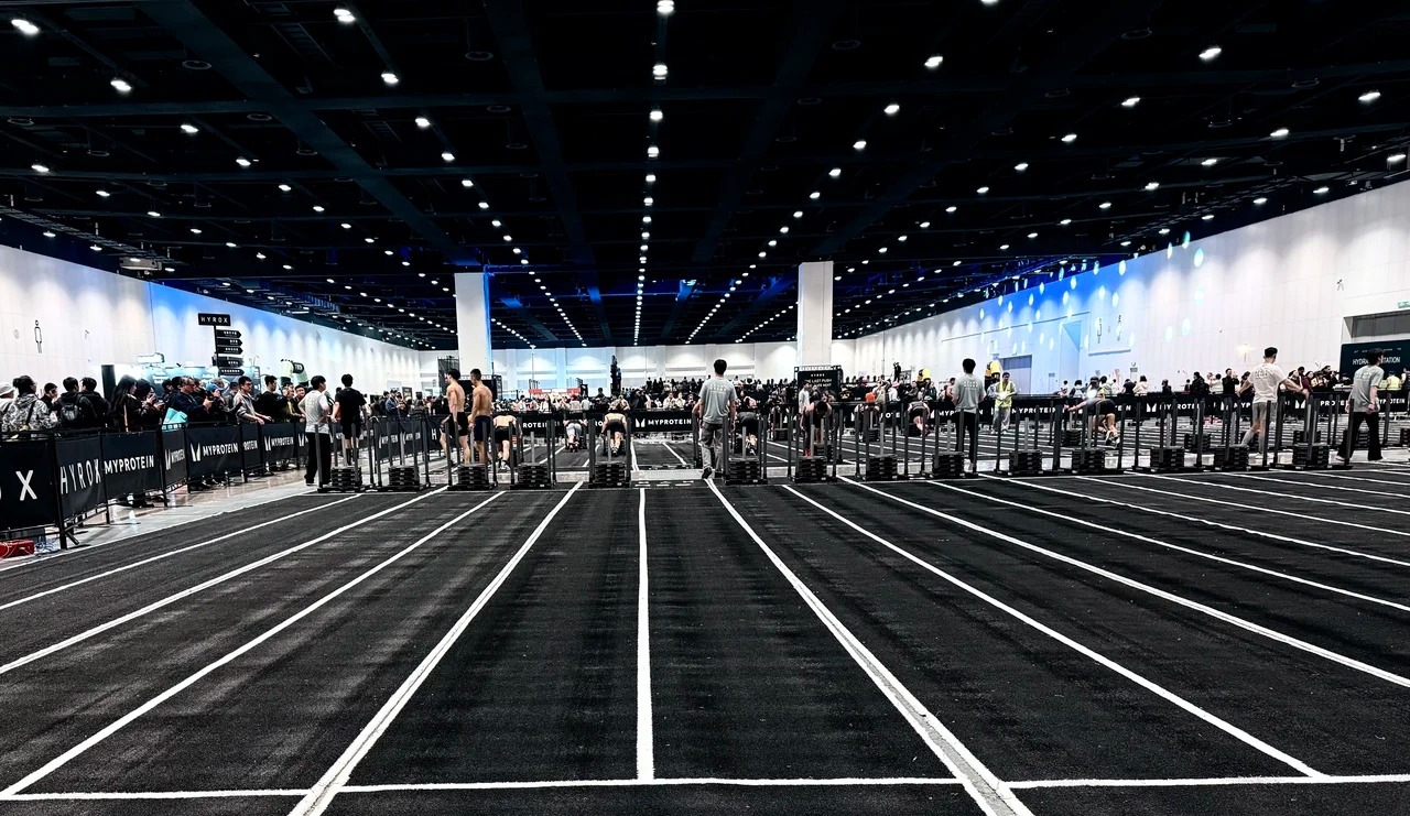 HYROX білгіңіз келе ме? Кәсіби оқу жабдығына арналған толық нұсқаулық